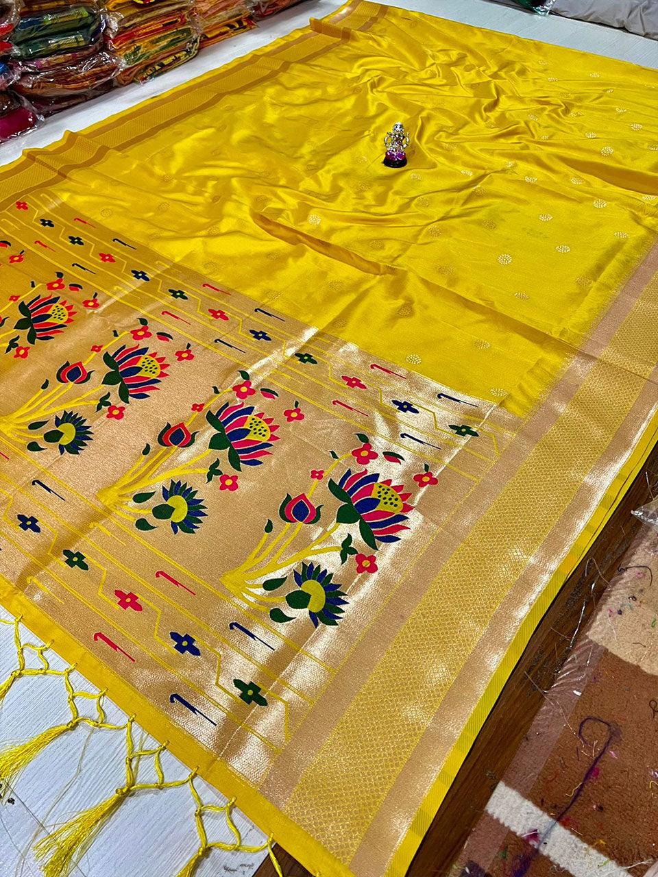 Kaseriyaa Paithani soft silk