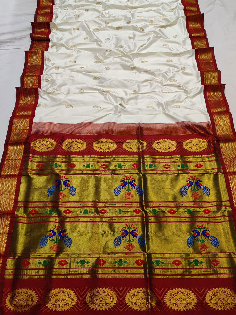 Pure silk handloom kadiyal Paithani saree golden jari