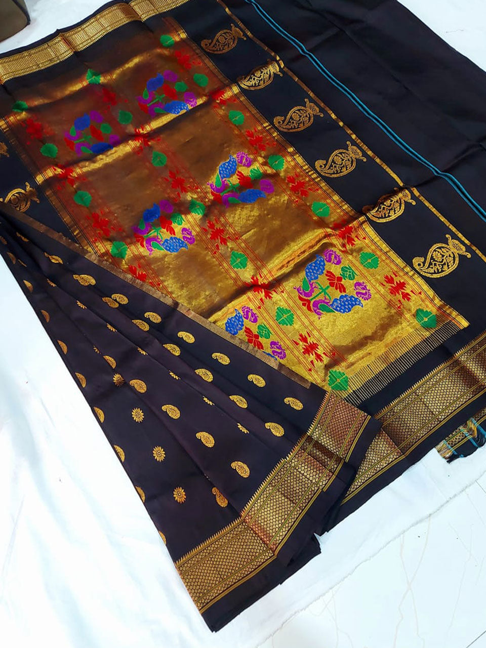 Pure silk handloom kadiyal Paithani saree