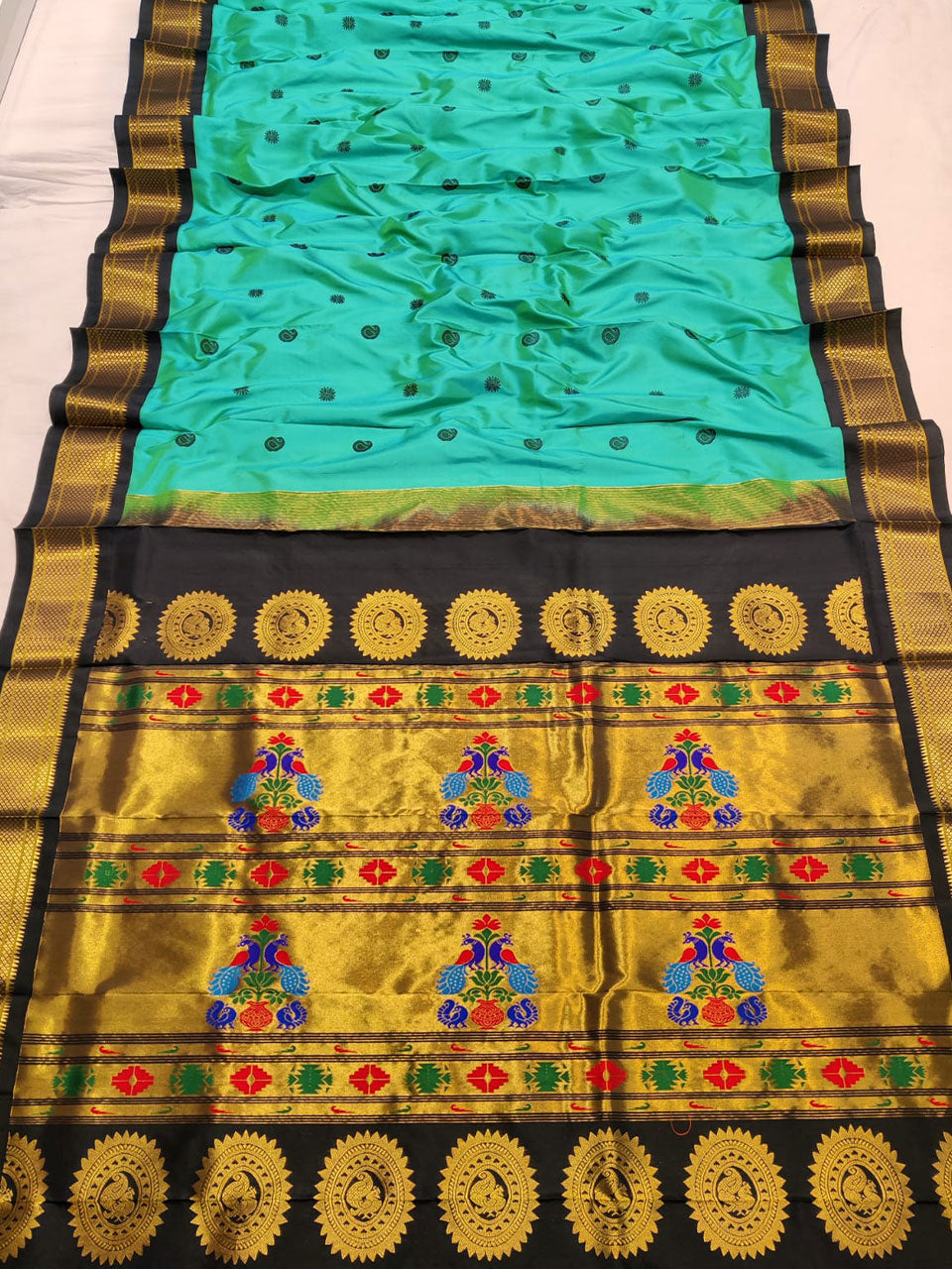 Pure silk handloom kadiyal Paithani saree golden jari